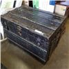 Image 1 : ANTIQUE SHIPPING TRUNK LAMONTAGNE LUTHER MONTREAL