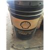 Image 5 : Pallet w/variety of oils - 1 LTR to 4LTR, 5W-20, 5W-30, 10W-30, 15W-40, transmission fluid, quadra t