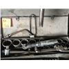 Image 3 : Metal top work bench w/vice grip and assorted tools