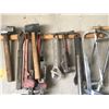 Image 5 : Metal top work bench w/vice grip and assorted tools