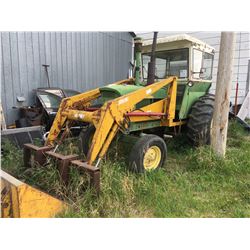 John Deere 3020 tractor w/attached bucket plus pallet forks, has key