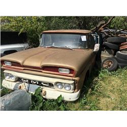 1960s GMC 930 w/truck box & hoist 1 ton standard
