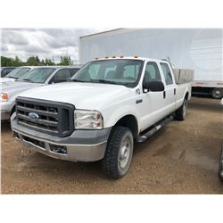 2005 Ford F250 3/4 Ton, XL Super Duty, white, 4x4, auto, AC, PS, PB w/headache rack & Yukon Tool Box