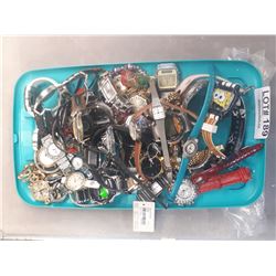 LARGE TRAY OF ASSORTED WATCHES