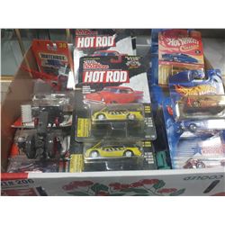 LARGE BOX OF COLLECTABLE HOT WHEELS AND OTHER TOY CARS