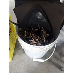 BUCKET OF SANDING STICKSAND SANDPAPER