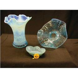 BLUE IRIDESCENT 3 PC VASE 7in (W/LARGE BASE FLAKE