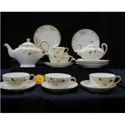 NIPPON M GREEN WREATH HND PTD FLORAL OPEN WHITE F