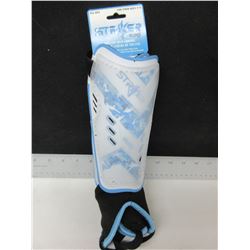 New pair of Striker Soccer Shin Pads for ages 3-5 / pee-wee