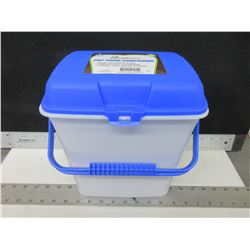 New 2 gal.Pet Solutions Pet Food Container / keeps food fresh and pests out
