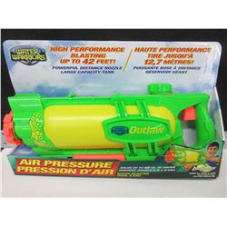 Water Warriors high performance water Blaster / shoots water up to 42 feet