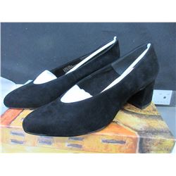 New Women's Bella-Vita Black Suede Jesen size 7 / with dust bags