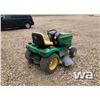 Image 3 : JOHN DEERE GT225 LAWN MOWER