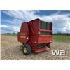 Image 4 : 1999 NEW HOLLAND 688 ROUND BALER