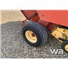 Image 5 : 1999 NEW HOLLAND 688 ROUND BALER