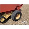 Image 6 : 1999 NEW HOLLAND 688 ROUND BALER