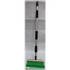 Image 1 : TELESCOPIC 36"-60" WASH BRUSH