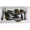 Image 1 : BOX OF TIRE BRUSHES