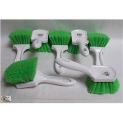 BOX OF 7 EXTRA SOFT WASH BRUSHES