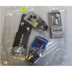 BAG OF SKULLCANDY HEADPHONES