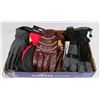 Image 1 : FLAT OF ASSORTED WINTER GLOVES