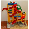 Image 1 : FISHER PRICE LITTLE PEOPLE CAR RAMP WITH 2 CARS
