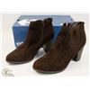 Image 1 : PAIR OF NEW LADIES BROWN BOOT-STYLE