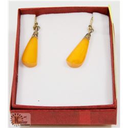 VINTAGE ESTATE CLIP-ON EARRINGS WITH A BAKALITE