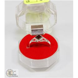 #85-NATURAL GARNET GEMSTONE RING