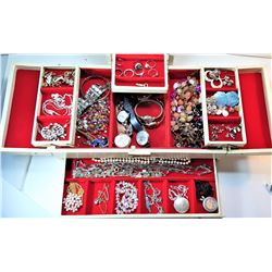 8)  DELUXE LOCKING (WITH KEY) LEATHER