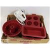 Image 1 : FLAT OF SILICONE BAKEWARE AND ELECTRIC HAND MIXER