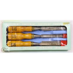 VINTAGE WOODEN CHISEL SET.