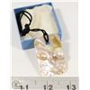 Image 1 : MOTHER OF PEARL PENDANT.