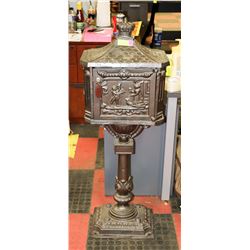 ESTATE CAST IRON MAIL BOX WITH KEY,