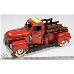 METAL FARM TRUCK RED.