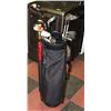 Image 1 : GOLF CLUB CARRY BAG WITH CLUBS AND ACCESSORIES.