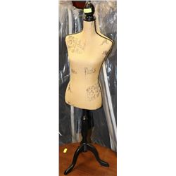 CLASSIC DECORATIVE MANNEQUIN.