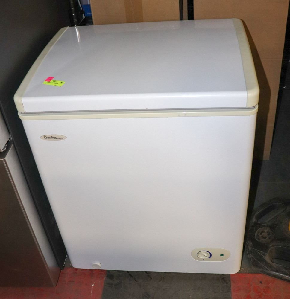 APARTMENT SIZE FREEZER, 26.5"X22.5"X32.5".