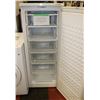 Image 2 : BRADA UPRIGHT FREEZER W 21" L 21" H 57"