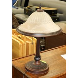 ESTATE BEDSIDE TABLE LAMP W/PULL STRING