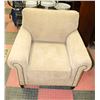 Image 1 : ESTATE PRESTINE CASUAL SITTING ROOM CHAIR