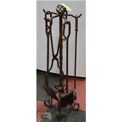 METAL COMPANION SET FOR FIREPLACE.