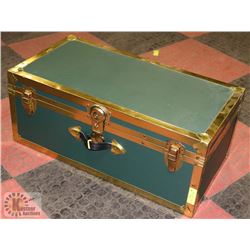 1942 EVERLITE UNION TRUNK