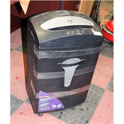 STAPLES HEAVY DUTY STRIP CUT PAPER SHREADER WITH