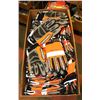 Image 1 : LARGE BOX OF THINSULATE/BBG SIZE XL WORK GLOVES.