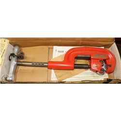 RIDGID MODEL NO 2-A 1/8" TO 2-1/2" CAPACITY PIPE