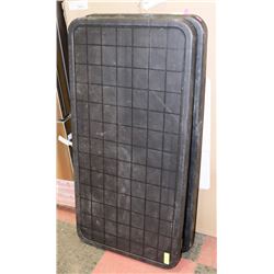 PAIR OF 4FT FOLDING PLASTIC TABLES.