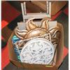 Image 1 : LARGE BOX OF GARDEN/PATIO ACCESSORIES &