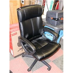 NEW STAPLES BLACK LEATHERETTE HYDRAULIC LIFT