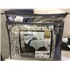 Image 2 : 14 Piece Complete King Bed Set (Navy and Cream)